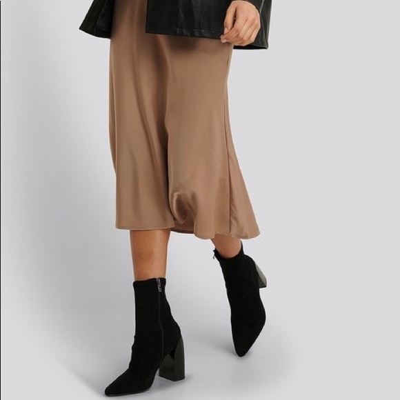 Tight Shaft Block Heel Black Booties - Picture 6 of 6